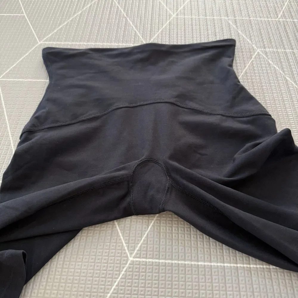 Spanx Shorts M Black Pull On High Rise Compression Capri Slimming Shapewear‎